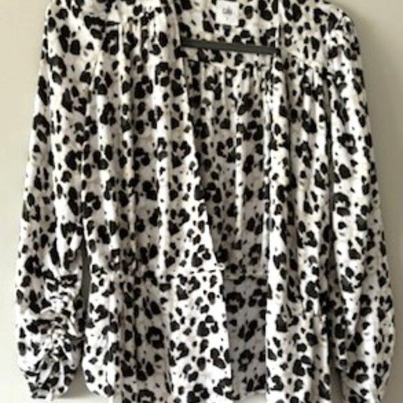 Barely Worn- Cabi Rosette Blouse #5898 Black White Neutral Small - Picture 3 of 10